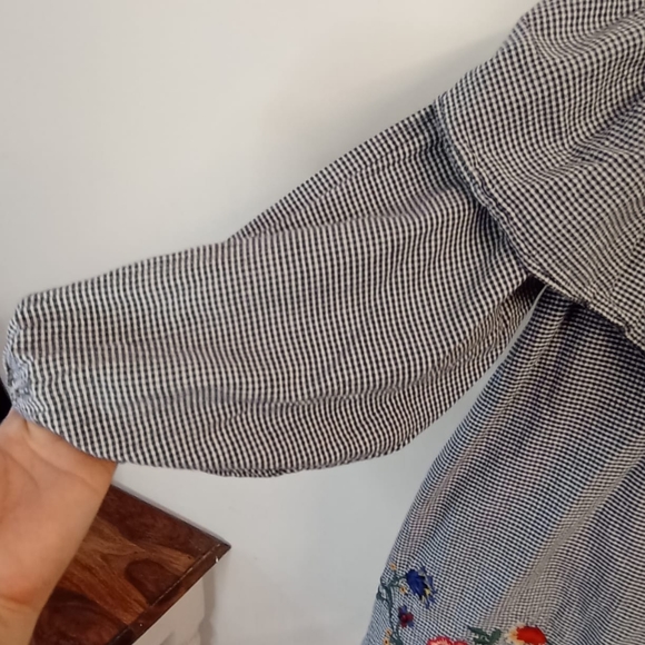 Zara Floral Navy and White Embroidered Top - Picture 13 of 16